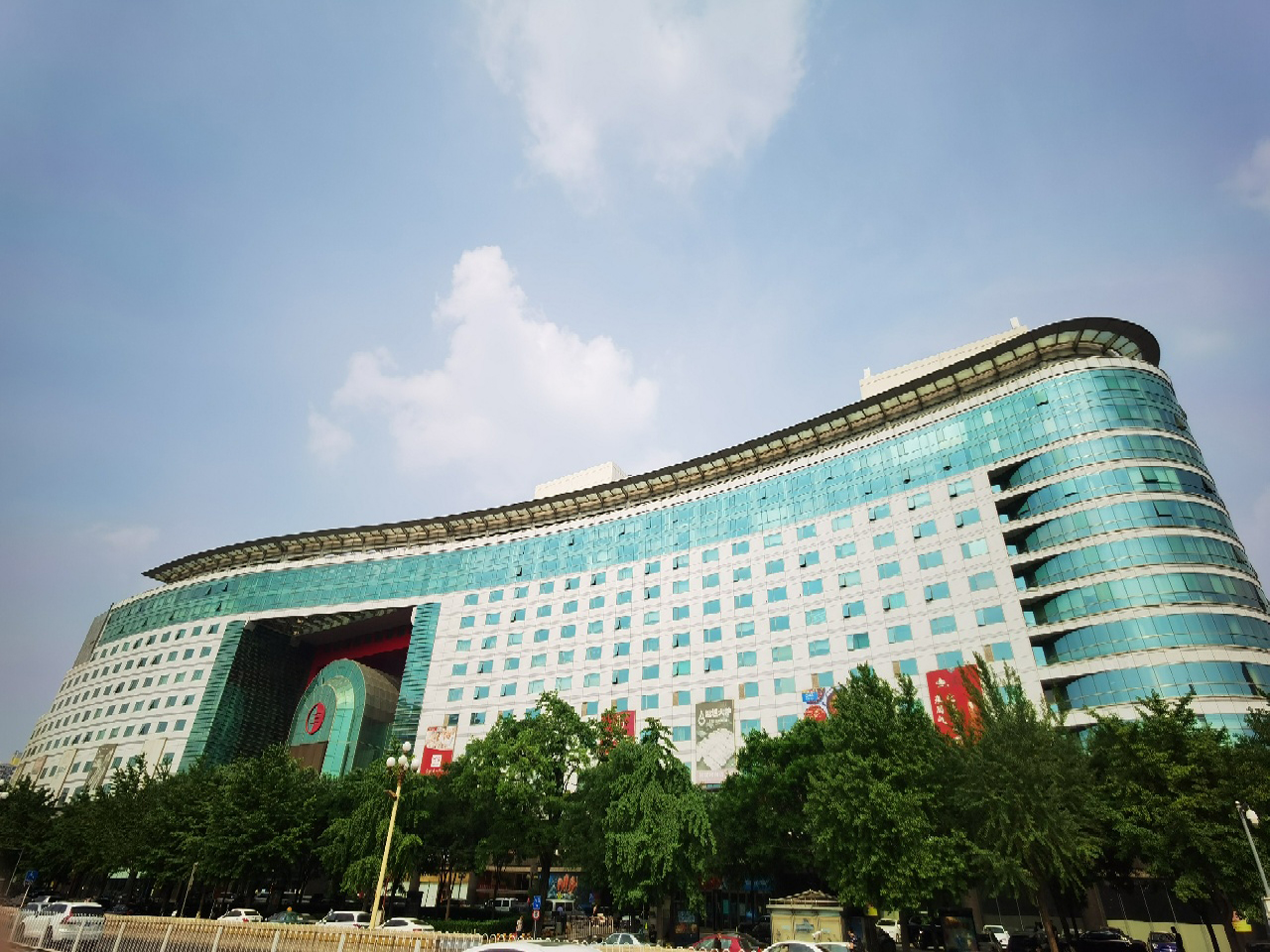 光耀东方广场入口